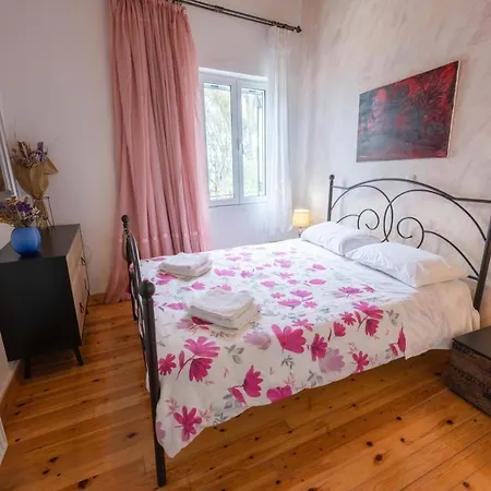 Theofanis Giannoulis Apartment *