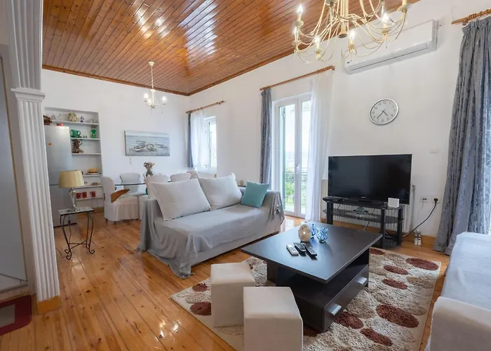 Theofanis Giannoulis Apartment Anemomylos