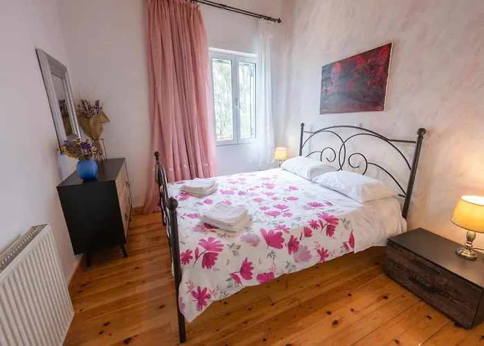 Theofanis Giannoulis Apartment *